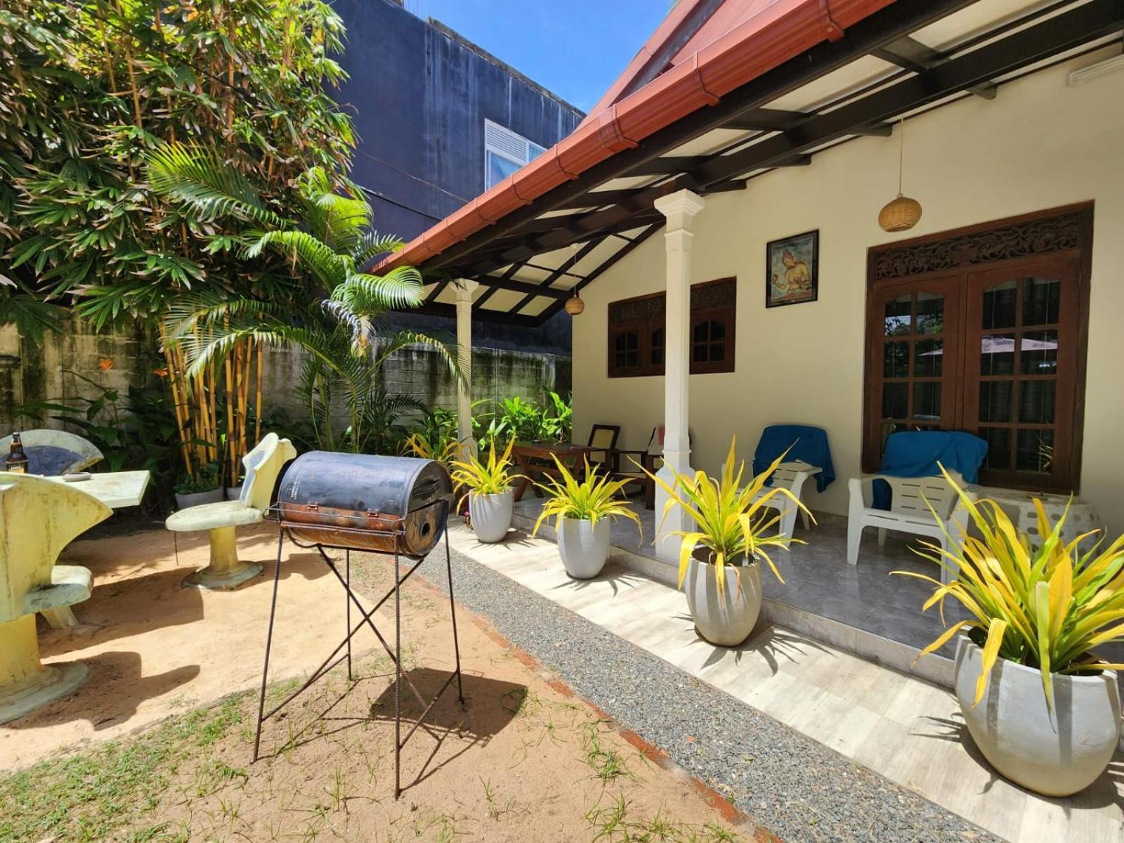 Mango Villa Хиккадува Экстерьер фото